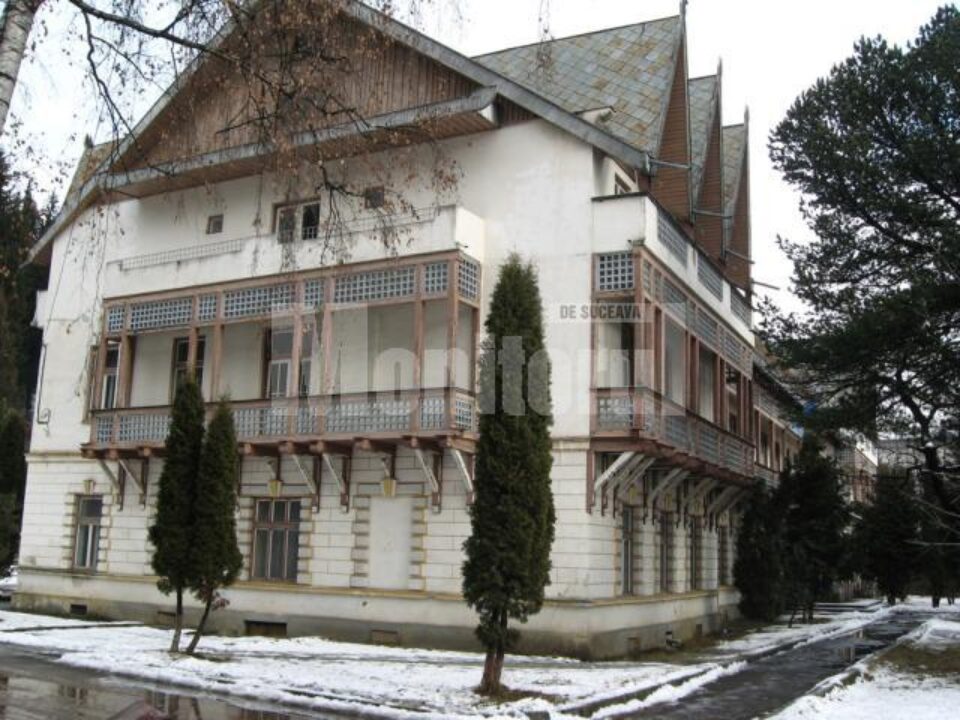 De trei ani de zile, pragul Hotelului Cembra a fost călcat doar de administratori și evaluatori