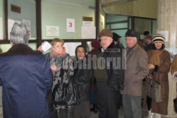 Cozile interminabile la plata taxelor și impozitelor locale au dispărut pe timp de criză