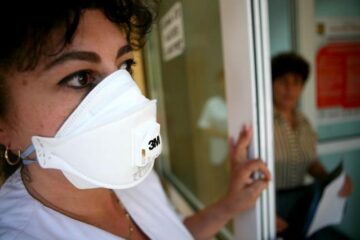 Dacă se confirmă o îmbolnăvire cu gripa A/H1N1 într-o clasă, cursurile vor fi suspendate 24 de ore. Foto: MEDIAFAX