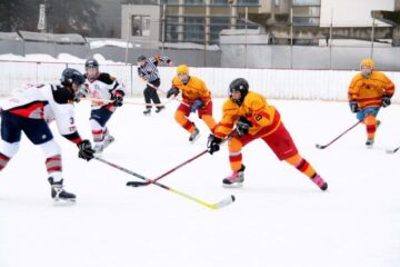 Tinerii hocheiști suceveni au progresat față de turneele de anul trecut, dar încă nu pot face față adversarilor