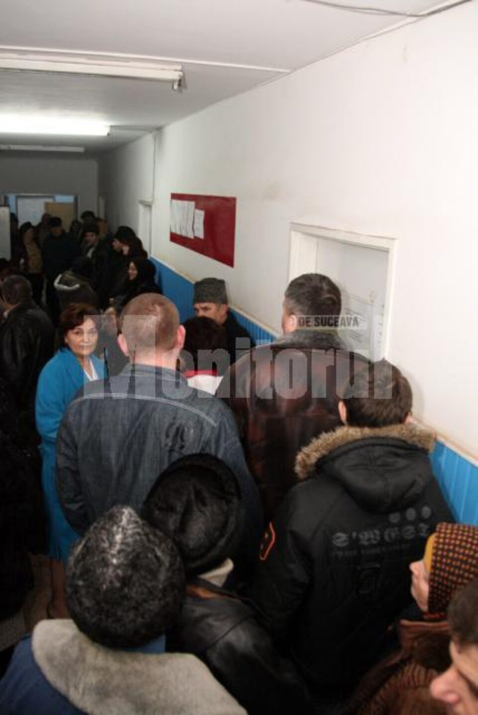 Peste 300 de suceveni s-au vaccinat, ieri, împotriva virusului gripei noi AH1N1, la Centrul de vaccinare deschis în Spitalul Județean Peste 300 de suceveni s-au vaccinat, ieri, împotriva virusului gripei noi AH1N1, la Centrul de vaccinare deschis în Spitalul Județean