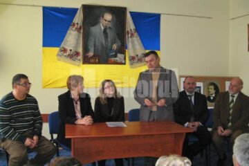 Excelența Sa consulul general Yurii Verbytskyi vorbind la manifestare
