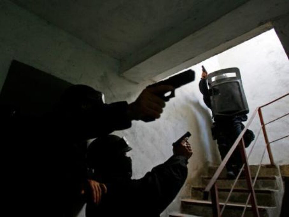 Procurorii DIICOT au coordonat 47 de percheziții domiciliare în Iași și Brașov. Foto: Răzvan Chiriță/MEDIAFAX Foto Procurorii DIICOT au coordonat 47 de percheziții domiciliare în Iași și Brașov. Foto: Răzvan Chiriță/MEDIAFAX Foto