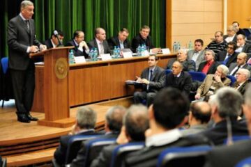 Președintele Federației Române de Fotbal, Mircea Sandu, a fost reales, ieri, în această funcție, în urma votului din cadrul Adunării Generale a FRF. Foto: MEDIAFAX