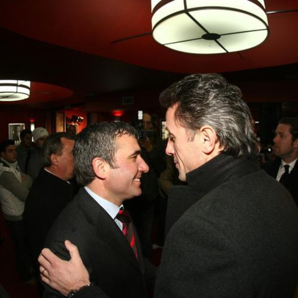 Gică Popescu și Hagi au dat o mână de ajutor pentru sinistrații din Haiti Gică Popescu și Hagi au dat o mână de ajutor pentru sinistrații din Haiti