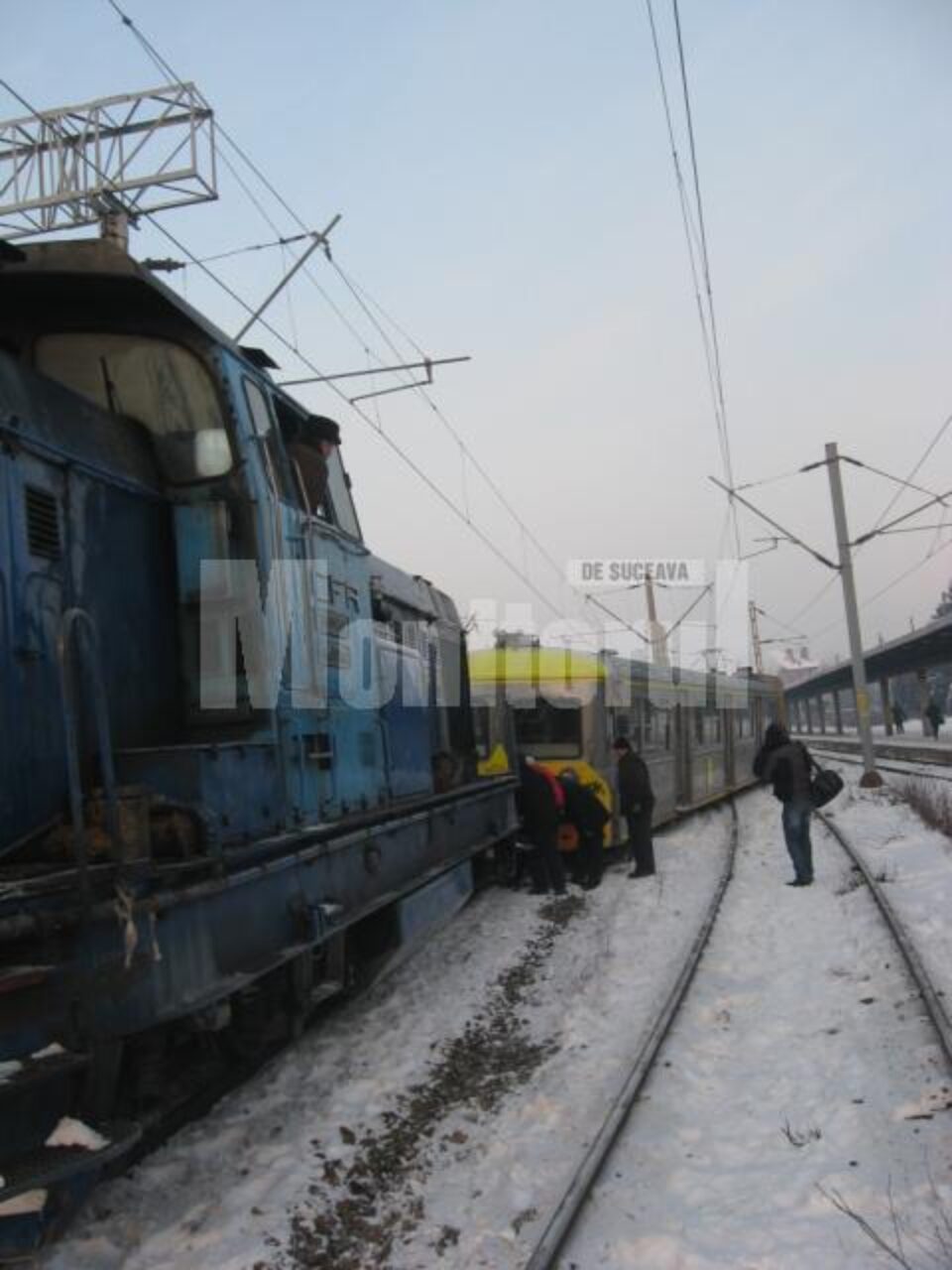 Accidentul s-a petrecut la 5.05, când trenul efectua manevra de trecere pe linia pe care urma să oprească în Gara Burdujeni Accidentul s-a petrecut la 5.05, când trenul efectua manevra de trecere pe linia pe care urma să oprească în Gara Burdujeni