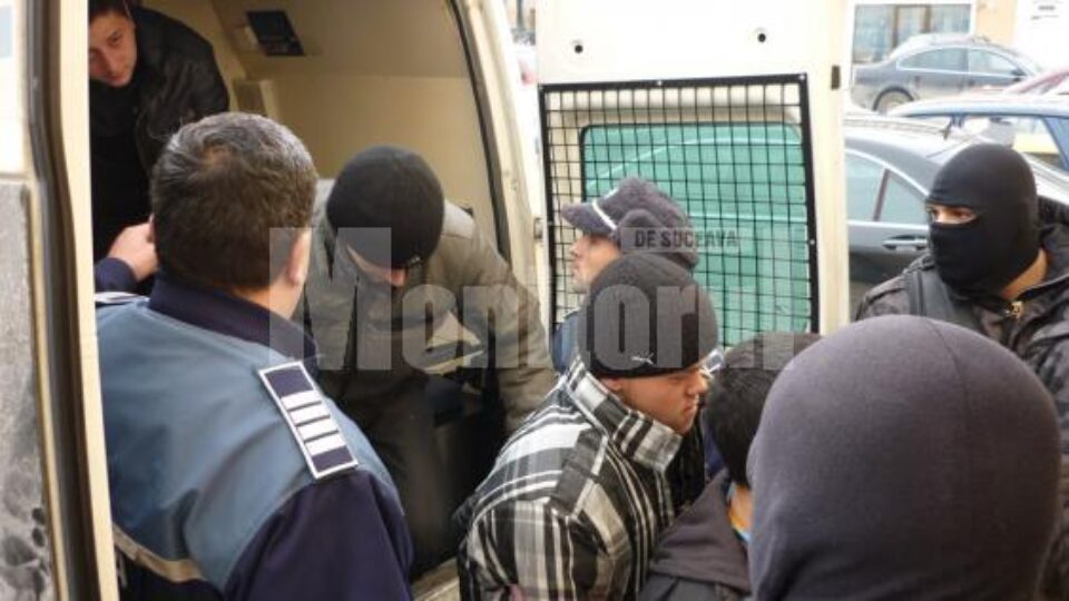 Cinci dintre falsificatorii de grivne și hoții de țigări, trimiși după gratii