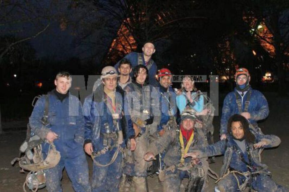 Calitate: Un tânăr fălticenean, în echipa care recondiționează Turnul Eiffel