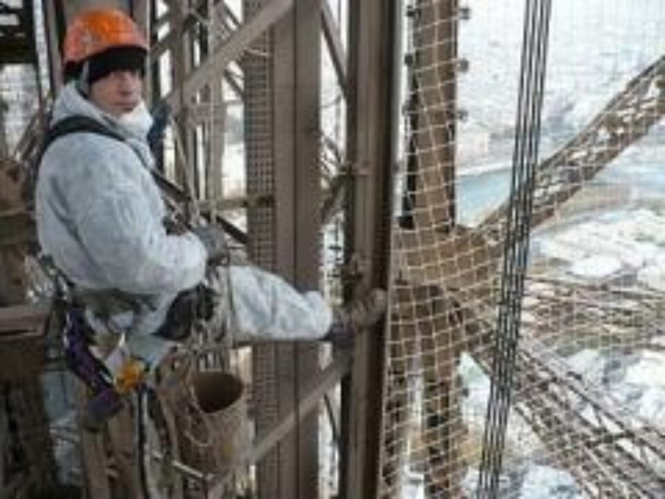 Calitate: Un tânăr fălticenean, în echipa care recondiționează Turnul Eiffel
