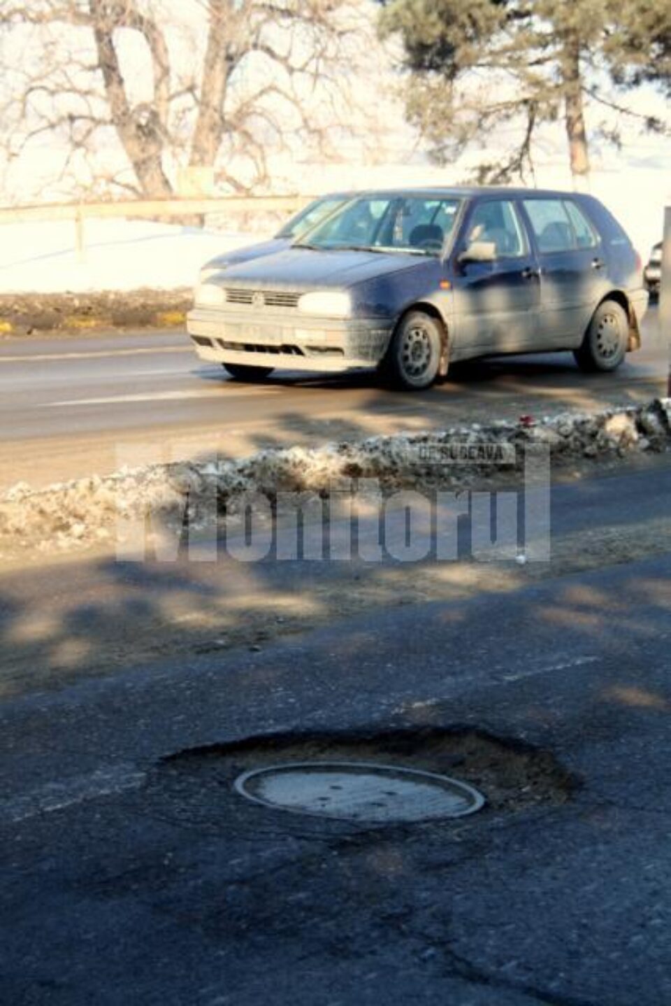 Gurile de canal strică mașinile, dar pun în pericol și siguranța traficului