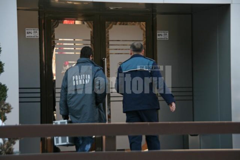 Un echipaj de poliție a sosit imediat la fața locului