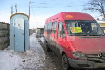 Toalete ecologice sunt puse și la dispoziția taximetriștilor și șoferilor de maxi-taxi