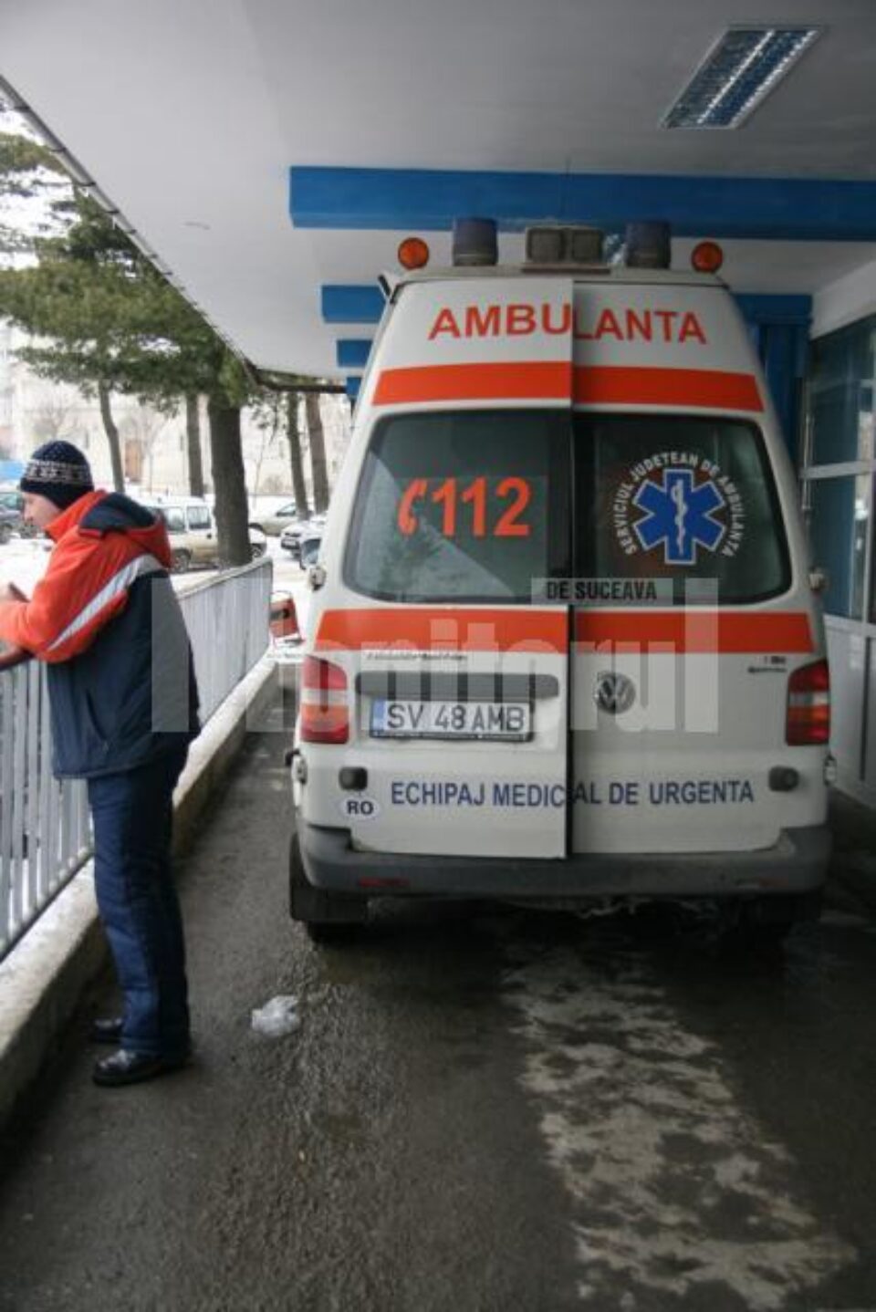 Ambulanța pe rampa la urgente