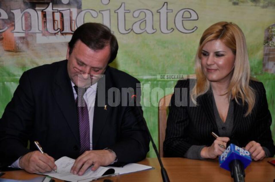 Gheorghe Flutur și Elena Udrea au semnat contractul de finanțare a proiectului de reabilitare a Cetății de Scaun din Suceava