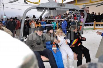 În telescaun, Elena Udrea a fost însoțită de Marius Ursaciuc, Gheorghe Flutur și de fiica acestuia din urmă