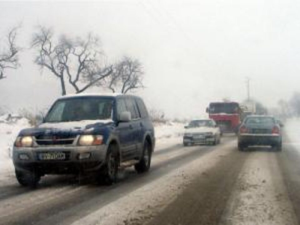 Aproape 130 de drumuri județene au fost blocate, din cauza ninsorii și a viscolului. Foto: MEDIAFAX Aproape 130 de drumuri județene au fost blocate, din cauza ninsorii și a viscolului. Foto: MEDIAFAX