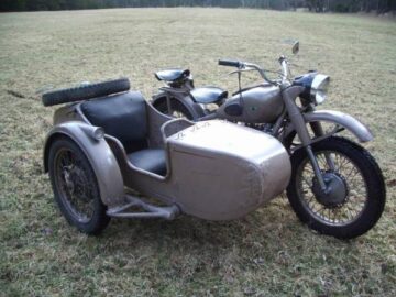 Motocicleta cu ataș