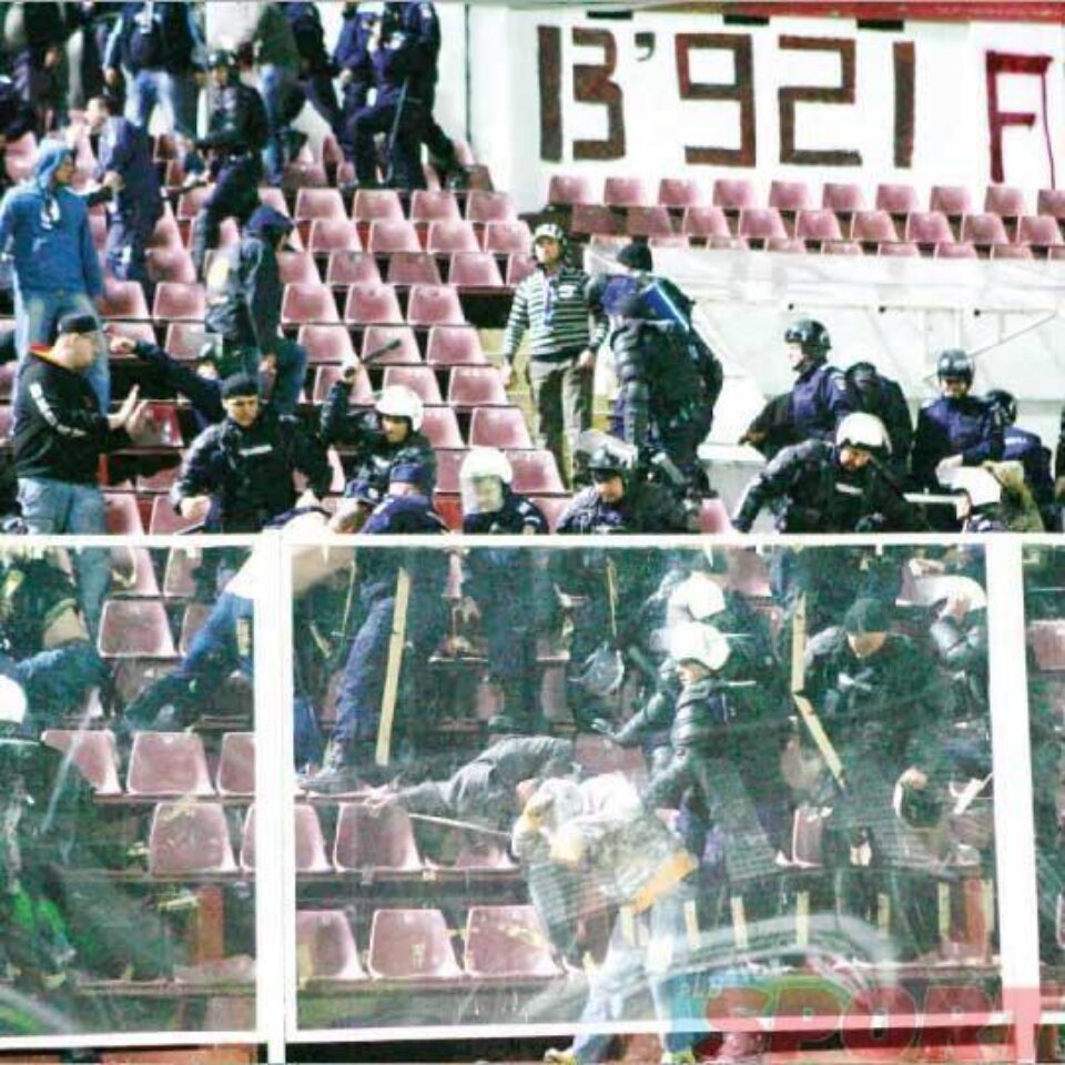 Violența pe stadioanele din România nu și-a găsit încă rezolvarea
