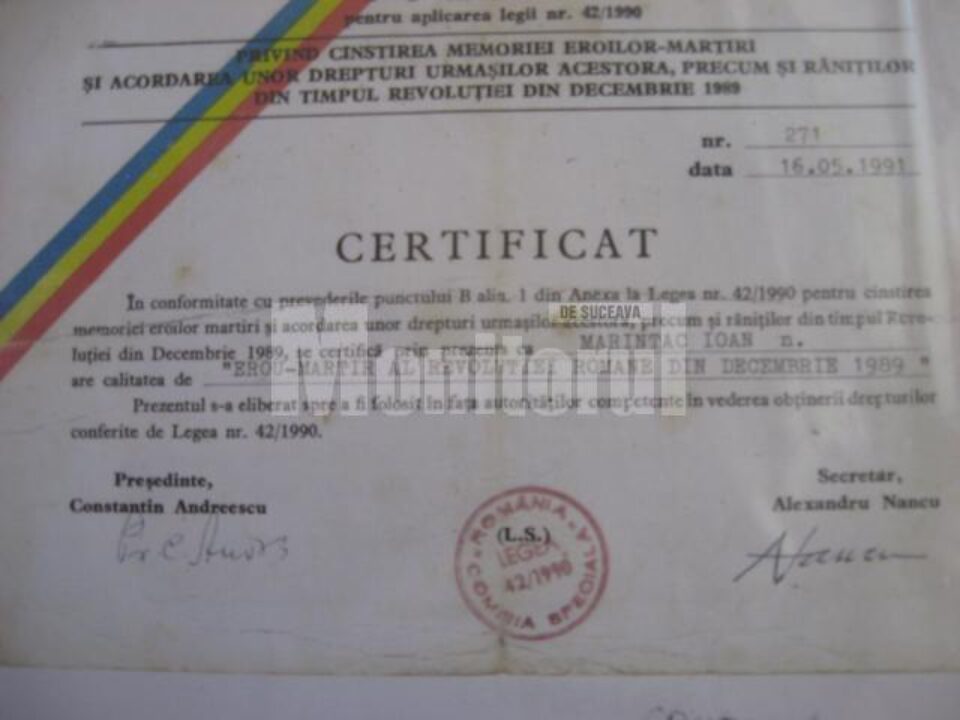 Certificatul care îi atestă lui Ioan Mariuțac calitatea de Erou - Martir al Revoluției din Decembrie 1989, completat cu numele eronat