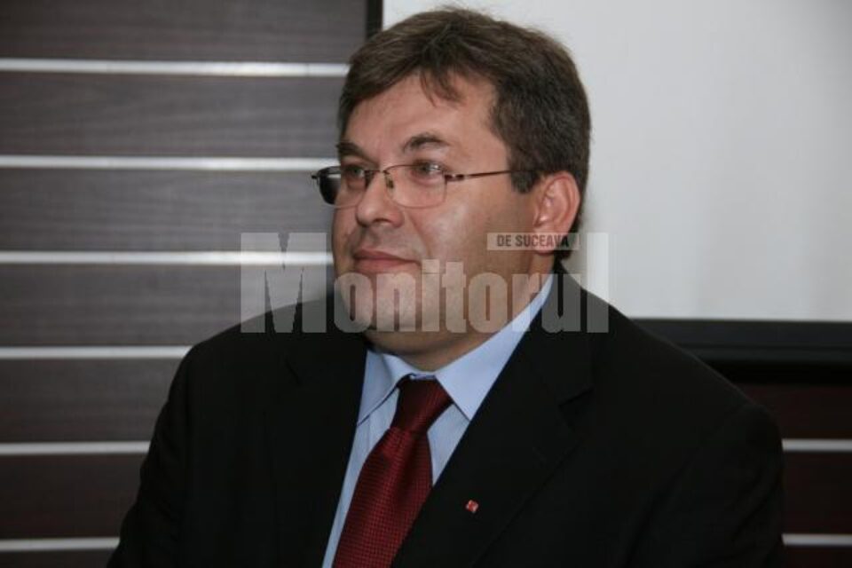 Corneliu Popovici a declarat că rămâne în continuare în minister, în calitate de consilier la cabinetul ministrului Elena Udrea Corneliu Popovici a declarat că rămâne în continuare în minister, în calitate de consilier la cabinetul ministrului Elena Udrea