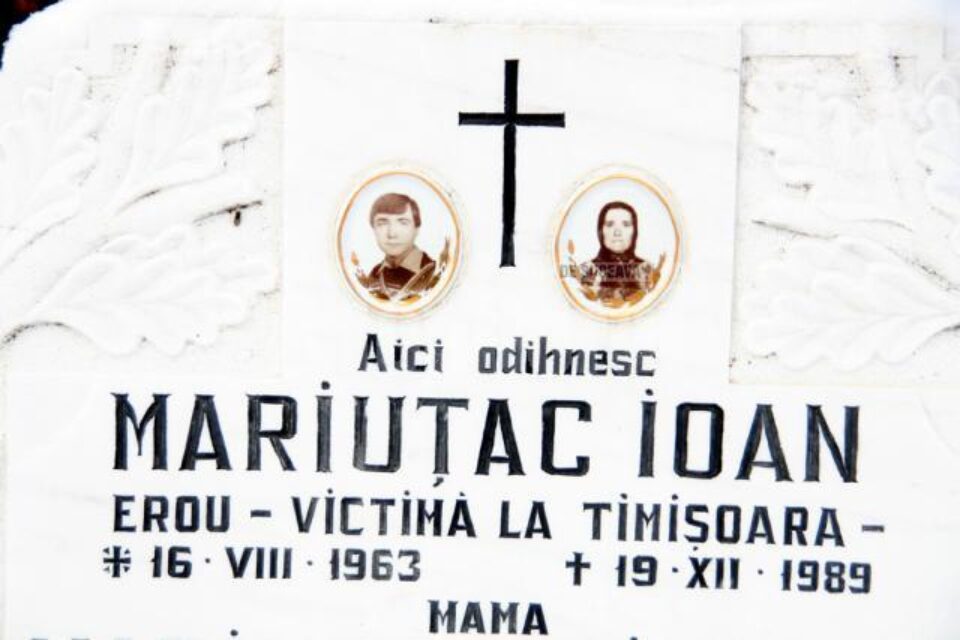 Suceveanul Ioan Mariuțac odihnește în cimitirul din Milișăuți, sub un monument de marmură albă