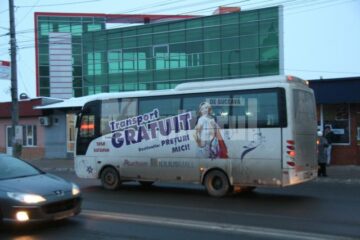 Mașinile care transportă gratuit clienții hipermarketurilor Auchan și Real dispar din transportul public din municipiul Suceava