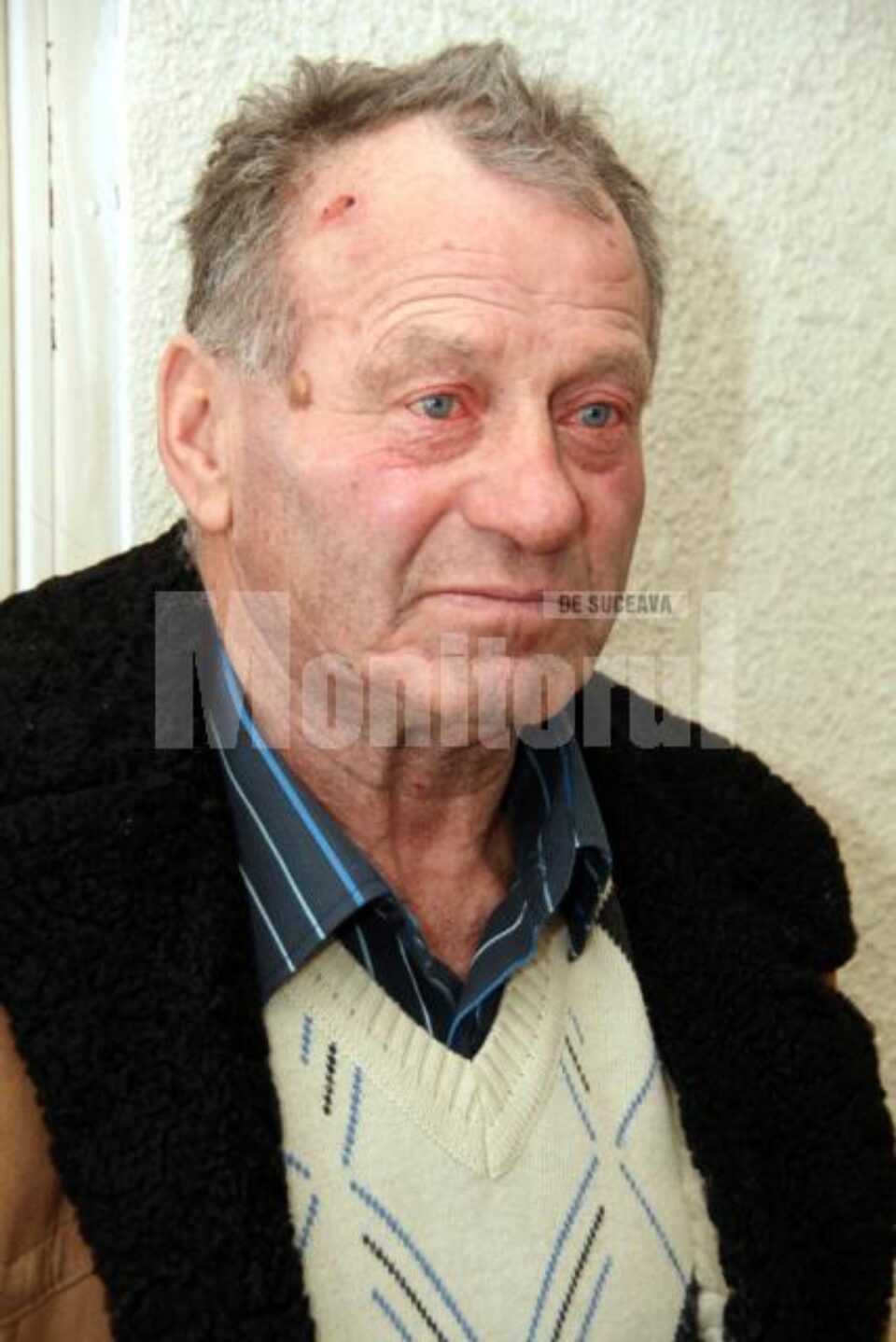 Mihai Pînzari din Siret, care locuiește la câteva case distanță de sediul poliției, a reclamat că a fost jefuit în propria casă Mihai Pînzari din Siret, care locuiește la câteva case distanță de sediul poliției, a reclamat că a fost jefuit în propria casă