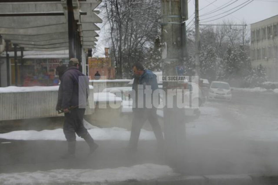 Unul părea șef, pentru că mergea cu mâinile în buzunar, iar celălalt căra vreo trei scule