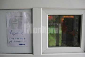 Pe geamurile magazinelor care comercializau plante și substanțe cu efect halucinogen au apărut numerele de telefon la care clienții pot face comenzi