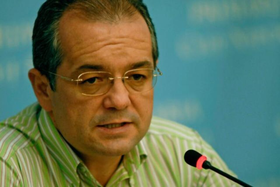 Emil Boc: Pensiile normale, obișnuite nu scad cu nici un leuț Foto: MEDIAFAX Emil Boc: Pensiile normale, obișnuite nu scad cu nici un leuț Foto: MEDIAFAX