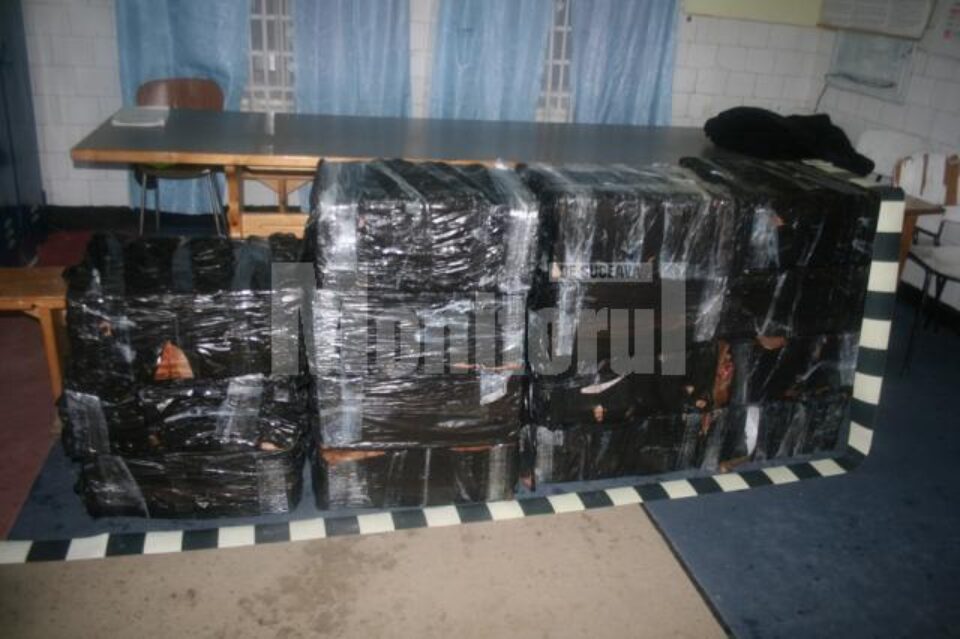 La Straja: 7.500 pachete de țigări de contrabandă, confiscate la frontiera verde