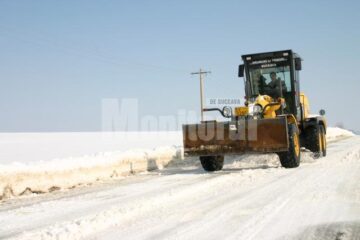 Mai multe drumuri județene au fost închise circulației iar pe drumurile naționale s-a circulat cu dificultate