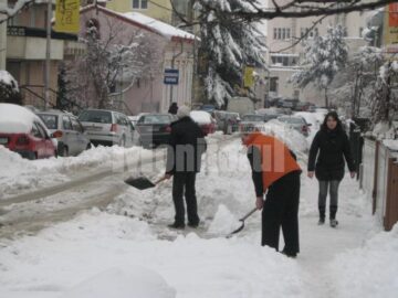 Probleme: Suceava, un oraș sufocat de zăpadă