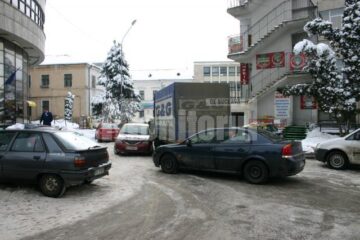 Mașina abandonată în drum de un șofer nesimțit