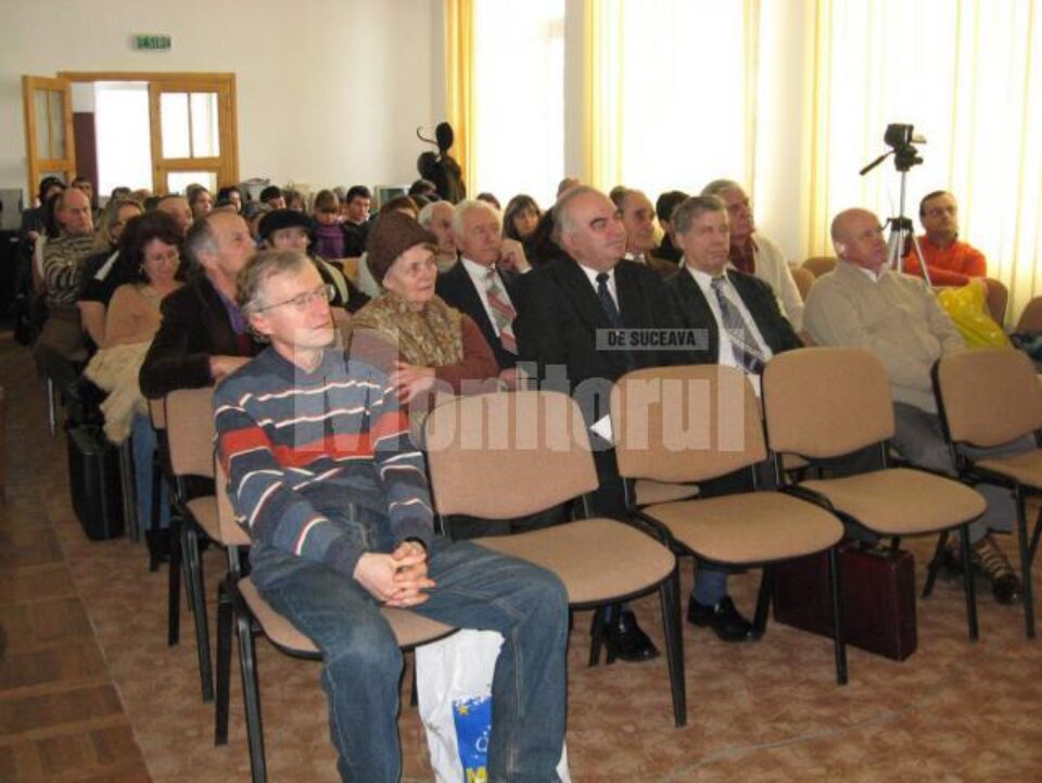 Participanți la evenimentul lansării de carte