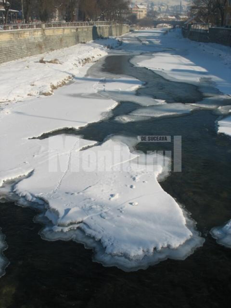 Specialiștii speră că topirea ghețurilor va fi lentă