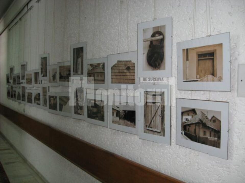 Imagine din expoziția documentară Casa bucovineană