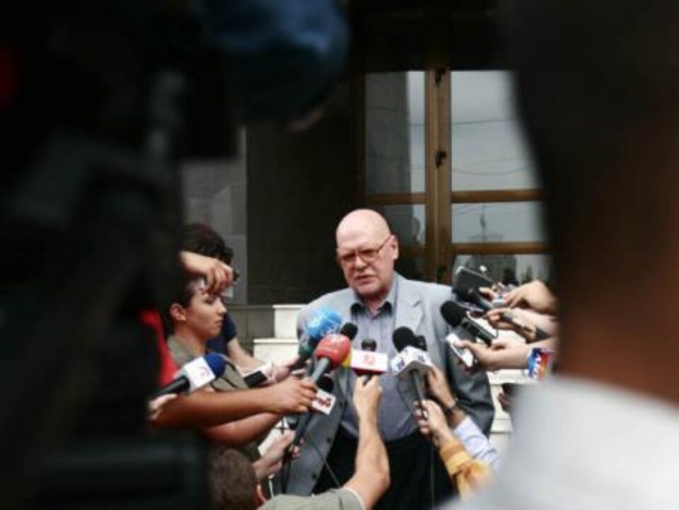 Răzvan Theodorescu: "Demisia mea nu are legătură cu alegerea noului președinte, Victor Ponta, care este un om onorabil, bănuiesc”. Foto: MEDIAFAX