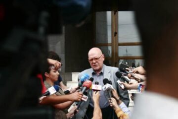 Răzvan Theodorescu: "Demisia mea nu are legătură cu alegerea noului președinte, Victor Ponta, care este un om onorabil, bănuiesc”. Foto: MEDIAFAX