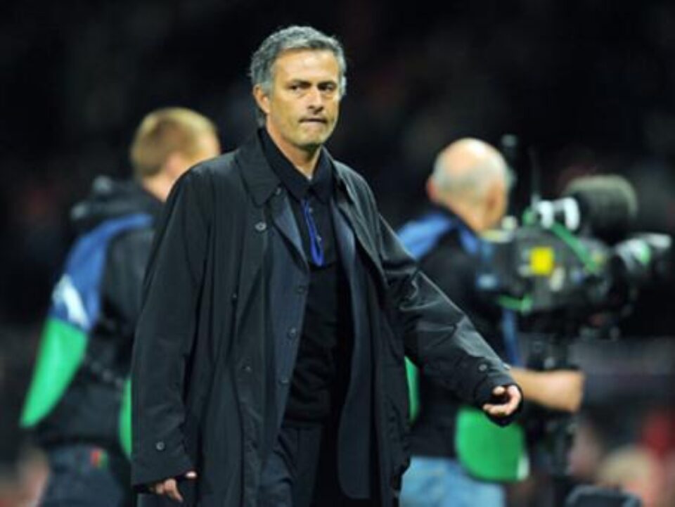 Jose Mourinho a fost suspendat, ieri, pentru trei etape în campionatul Italiei. Foto: MEDIAFAX Jose Mourinho a fost suspendat, ieri, pentru trei etape în campionatul Italiei. Foto: MEDIAFAX