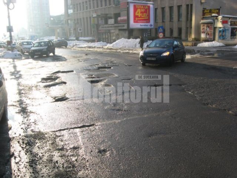 Supărare: Primăria Suceava, dată în judecată pentru gropile de pe străzi Supărare: Primăria Suceava, dată în judecată pentru gropile de pe străzi