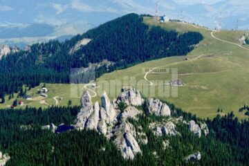 Masivul Rarău, locul unde se poate practica atât alpinismul cât și alte sporturi extreme, cum ar fi mountain bike. Foto: Puiu Zaharia