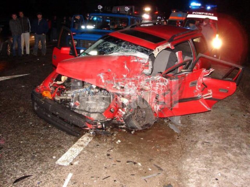 Autoturismul Opel s-a lovit de tir în partea lateral stângă