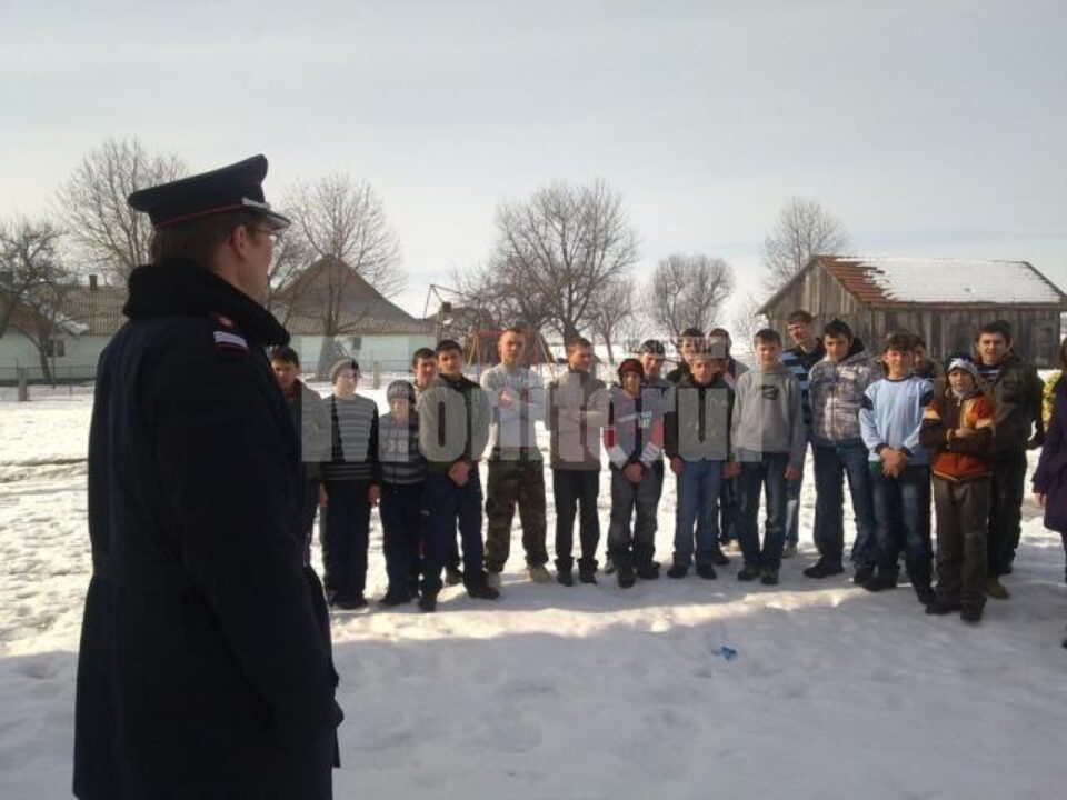 ISU Suceava a demarat o campanie de instruire a elevilor și cadrelor didactice din județ cu privire la cutremure și incendii ISU Suceava a demarat o campanie de instruire a elevilor și cadrelor didactice din județ cu privire la cutremure și incendii