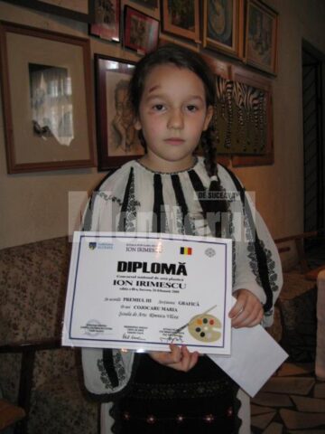 Cojocaru Maria, în costum popular - Premiul III Grafică