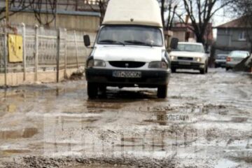 Groapă lângă groapă