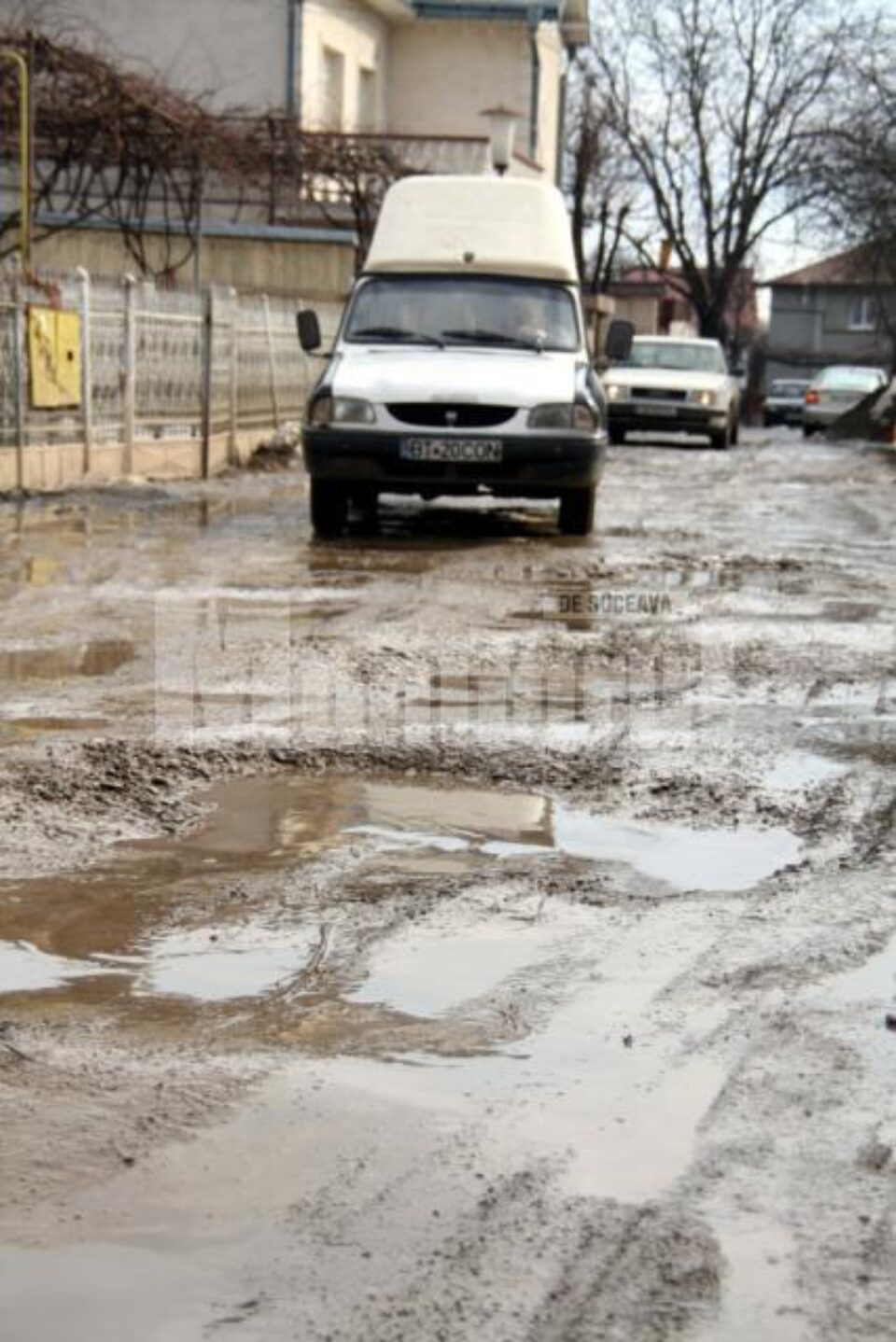 Groapă lângă groapă