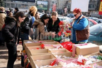 Comercianții de mărțișoare nu au dus lipsă de clienți