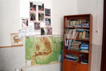 Biblioteca școlii din Demăcușa