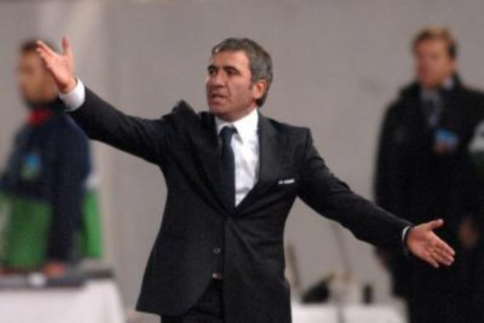 Hagi vine luna viitoare la Suceava